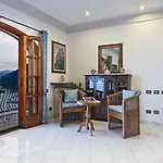 ラ ロッチャ アリエンツォ アパート